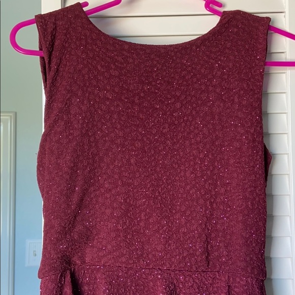 Beautiful Sparkly Maroon Burgundy Fitted Dress - Picture 3 of 8